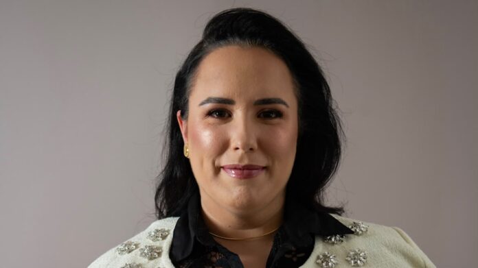 Dra. Elize Franco Rolim de Moura, especialista em Cirurgia Ginecológica Minimamente Invasiva.