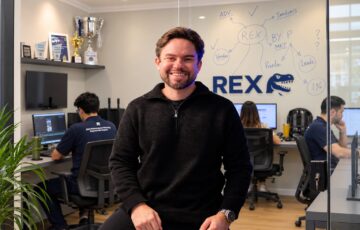 Felipe Sobral, no escritório da Rex Company em Vitória/ES.