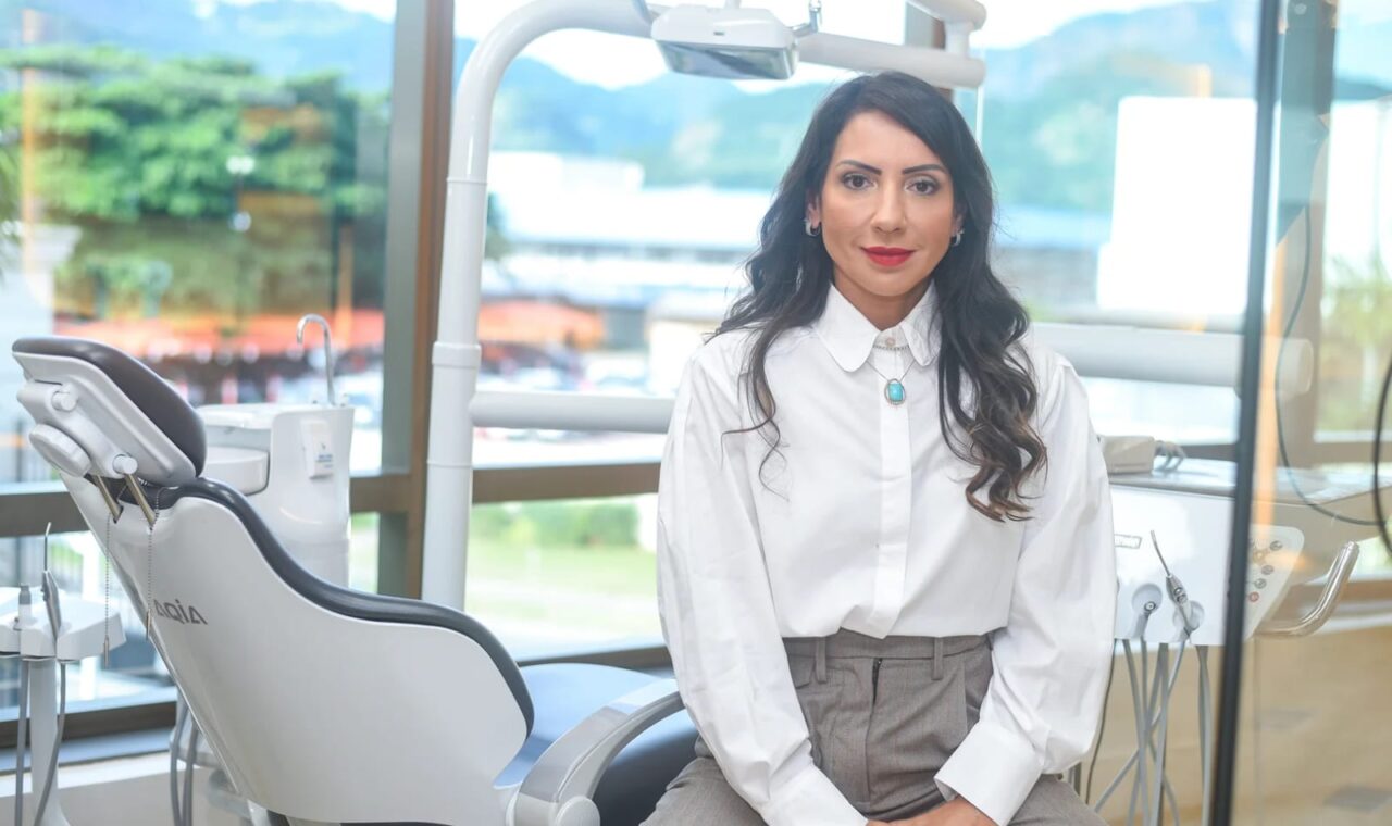 Dra. Andréa Melo