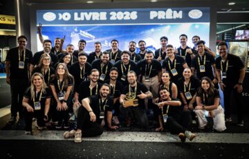 Dhiego Rosa (ao centro com o troféu em mãos) e a equipe do Grupo Escalada comemorando o prêmio de Melhor Consultoria Oficial do Mercado Livre, entregue no Mercado Livre Experience, em São Paulo, em setembro de 2026.